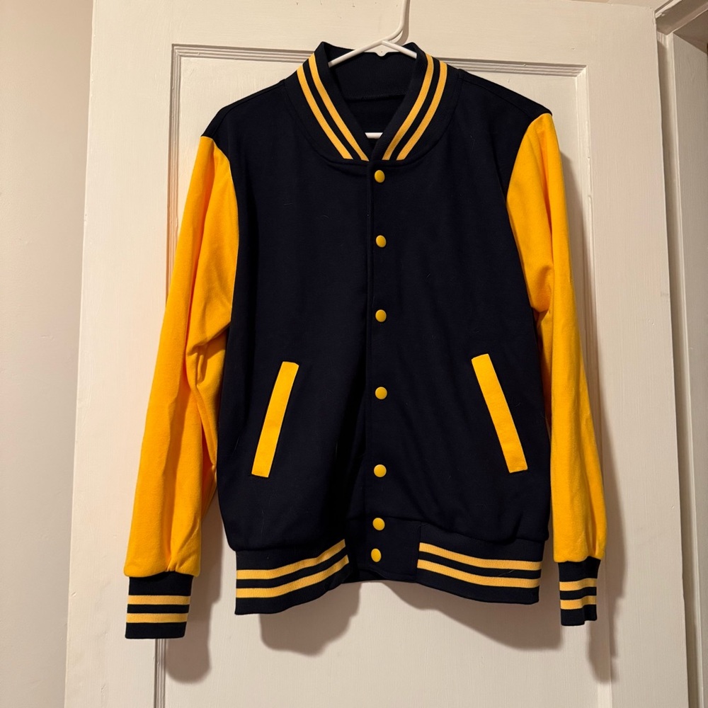 Full Yellowjackets Halloween Costume 🐝 - Picture 5 of 16